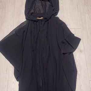 ROMWE Black Hooded Cloak Gold Accent Size 6. Goth, Cottagecore, Woodsy, Twilight